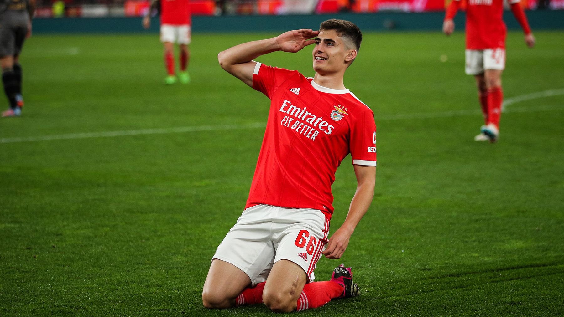 İngiltərə klubu 20 yaşlı futbolçuya ikiqat qiymət verib